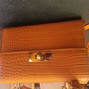 Elegant Tan Croc-Embossed Women's Bag